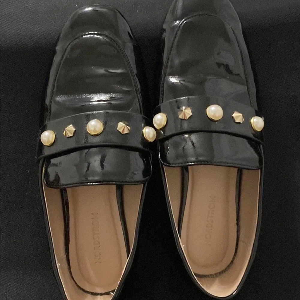 Nordstrom Black Patent Loafers with‎ Pearl Accents Girls  size 2